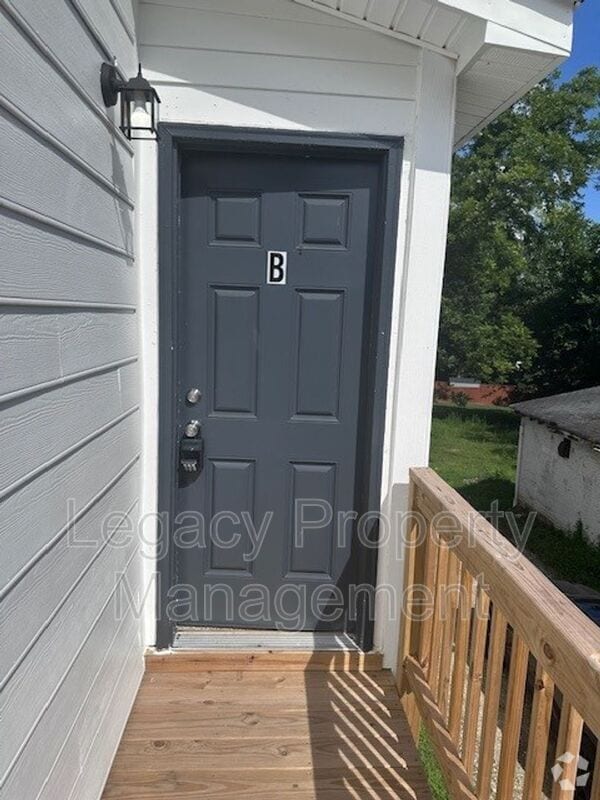 Building Photo - 215 N Logan St Unit B Rental