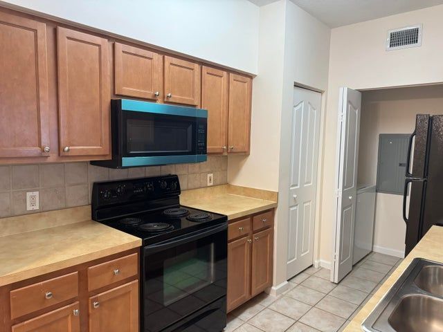 Building Photo - 9833 Baywinds Blvd Rental