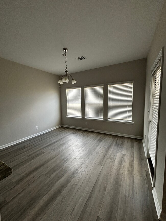 Photo - 289 Deerfield Dr NE