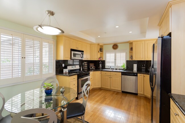 Photo - 5401 Zelzah Ave