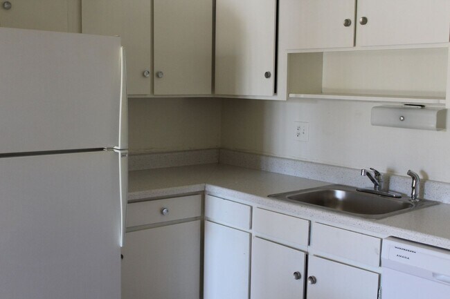 Photo - Wonderful 1 BR/1 BA Condo located on 3rd Floor in Secured Bldg! Unit 335