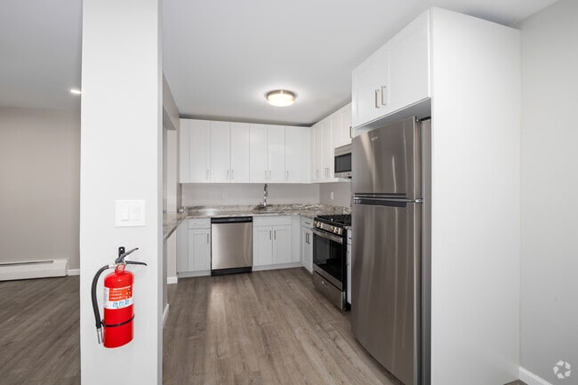 1BR, 1BA - 749SF - Kitchen