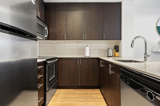 Photo - FULLY FURNISHED LUXURY CONDO IN HEART OF TORONTO Unité 1