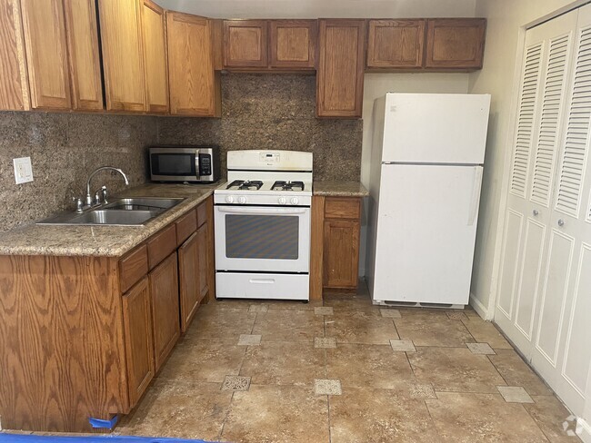 Building Photo - 2404 Peppertree Ct Unit 2404 pepper tree ct#1 Rental
