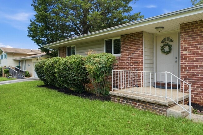 Photo - 4727 Briarwood Dr