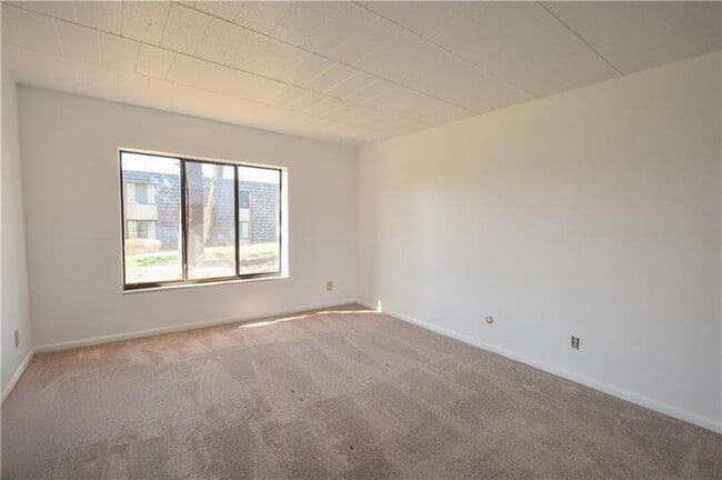 Photo - 312 Forest Green Dr