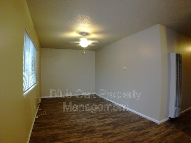 Photo - 275 E 19th St