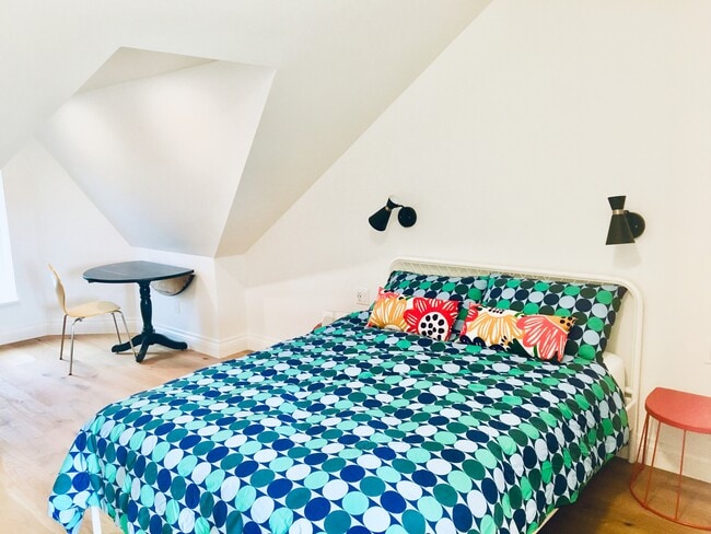 Photo - 29 Nassau St Unit Beautiful and spacious