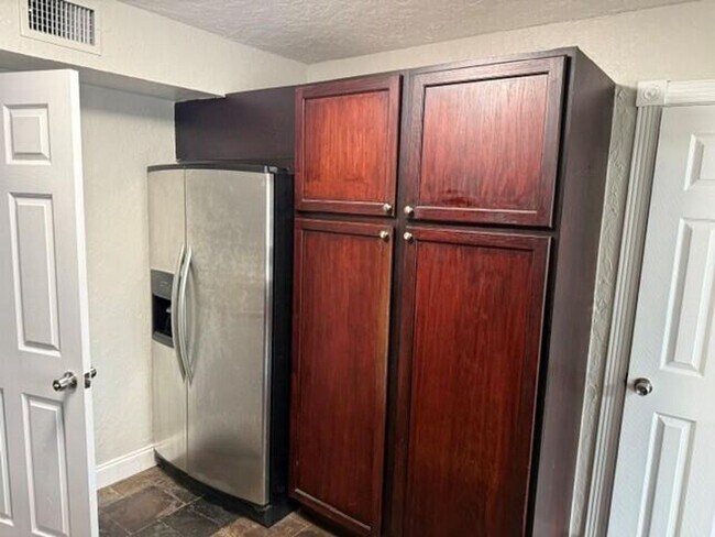 Photo - 103 NE 28th St