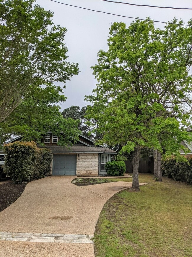 Photo - 106 Commercial Dr