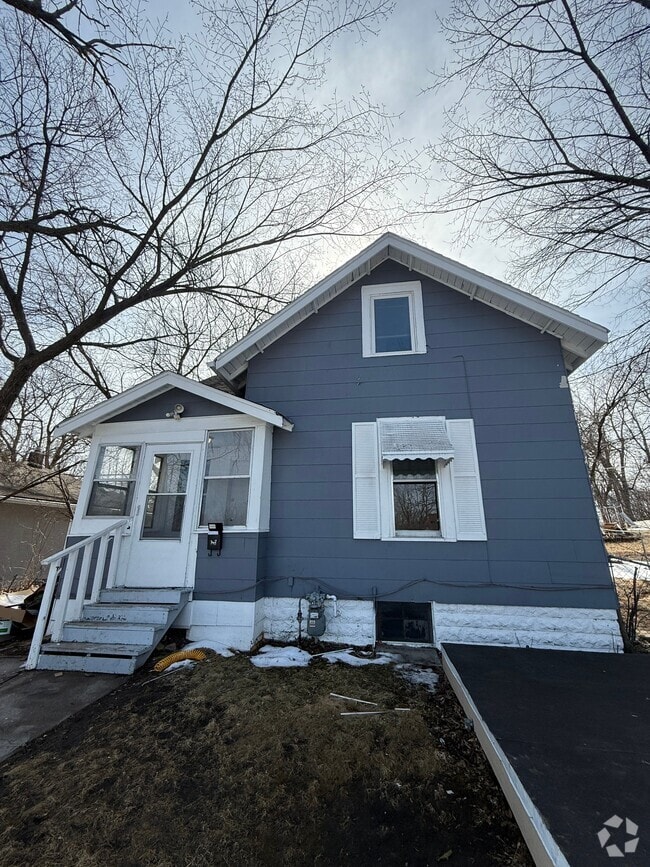 Building Photo - 1840 Minnehaha Ave E Rental