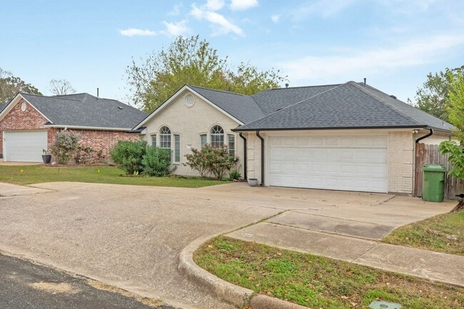 Photo - MAY MOVE IN!  3 Bed, 2 Bath Home in Bryan Available Now!