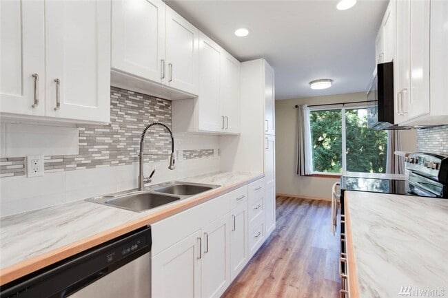 Photo - Cozy Duplex Home On Quiet Road in Kent a Must See!