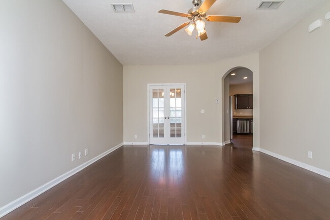 Photo - 3338 Cotswold Ln