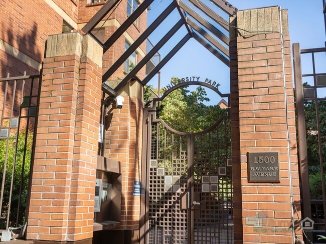 Building Photo - University Park 2 Bd/2 Bth w/parking- wate...