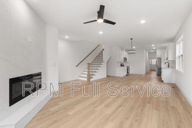 Building Photo - 2109B 14th Avenue N