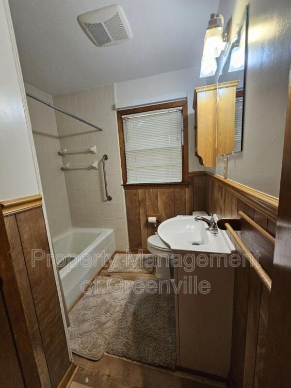 Photo - 400 Berea Dr