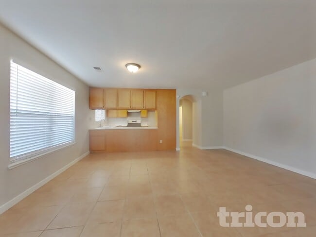 Photo - 5885 Wilkinson St