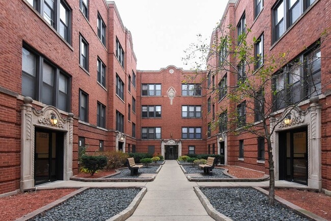 3543 N Racine Ave Unit J00P
