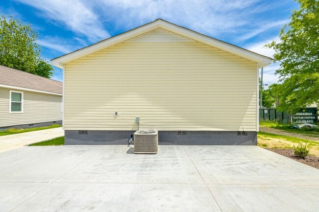 Photo - 4 bedroom 2 bath in the Southside (Mill Town)