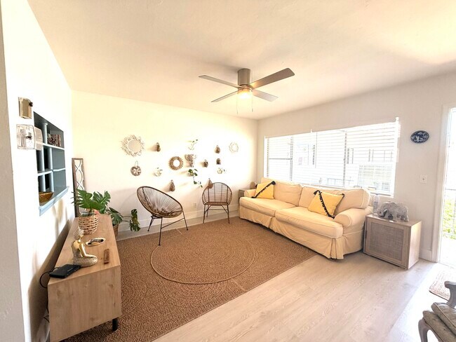 Building Photo - 3322 Cynthia Ln Unit 207