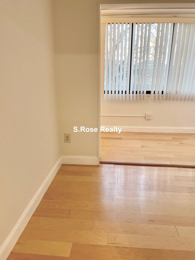 Photo - 1731 Beacon St