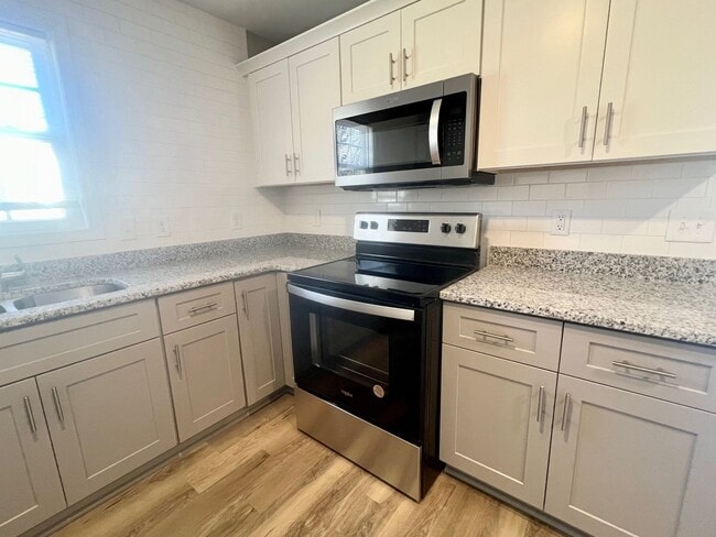 Building Photo - 317/319 E. GILBREATH STREET Unit 317