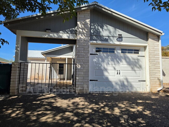 Building Photo - 4819 Platinum Loop NE