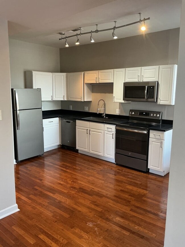 Building Photo - Bright & Updated 2BR with Hardwood Floors + In-Unit Laundry | Shaw / Botanical Area Unit 3867 2E-C