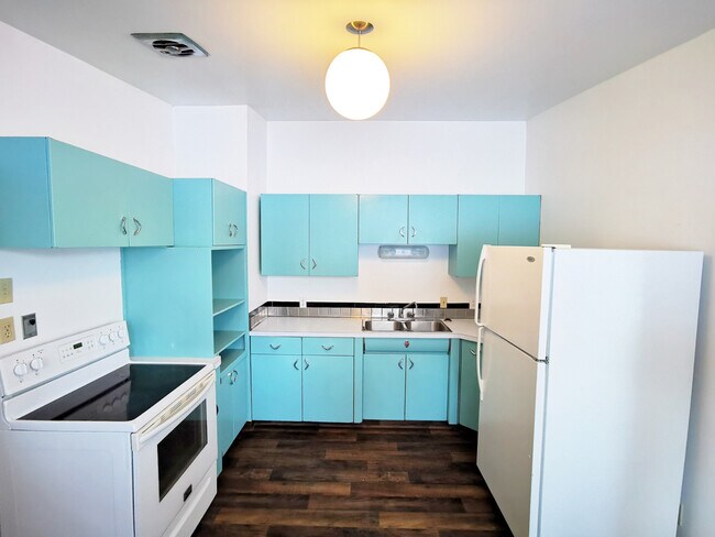 Photo - 545-520 20 St W