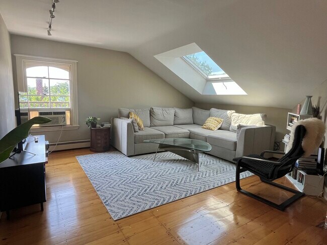 Photo - 35 Greenough Ave Unit Greenough Apt 3
