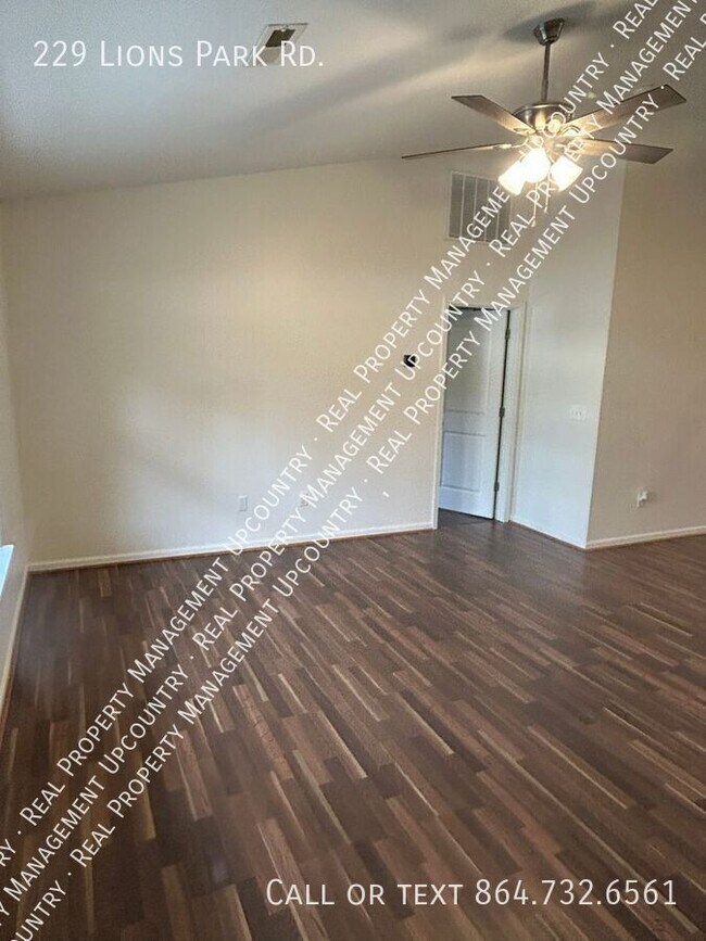 Photo - 229 Lions Park Rd