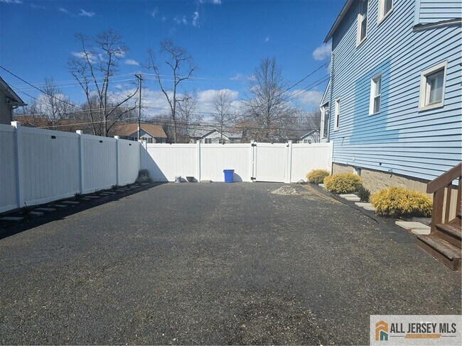Photo - 23 Maple St