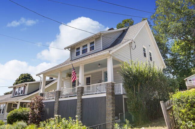 Building Photo - 72 Fells Ave Rental