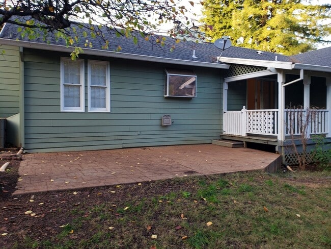 Photo - 4 bedroom 2 1/2 bath home in Sunset Oaks