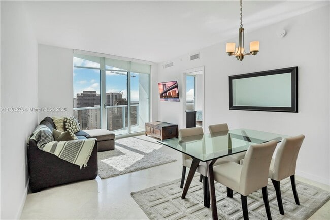 Photo - 185 SW 7th St Unidad 2002