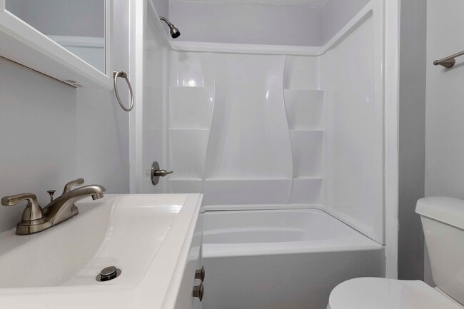 Photo - College Street Unidad Center 130