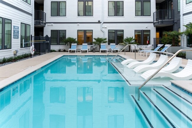 Building Photo - 1690 North Loop Unit 361