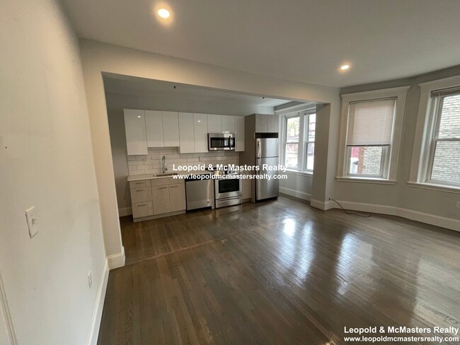 Building Photo - 15 Park Dr