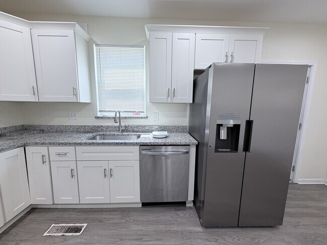 Photo - 907 Rugby St