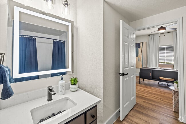 2BR, 2BA - 1,137SF - Second Bathroom
