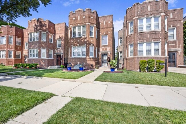Building Photo - 7324 S Maplewood Ave
