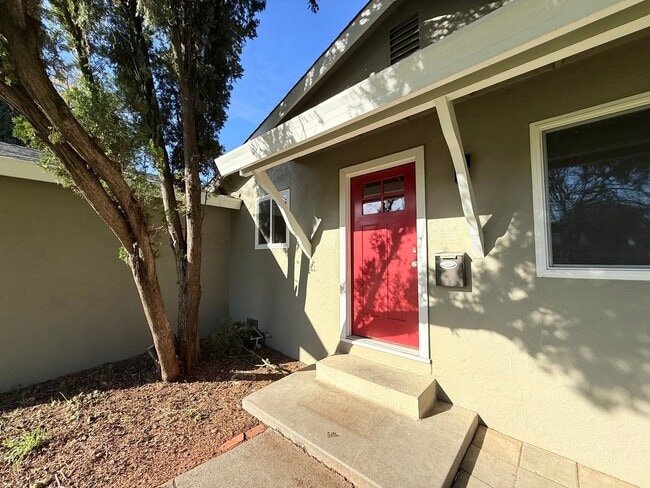 Photo - 1725 Albion Pl