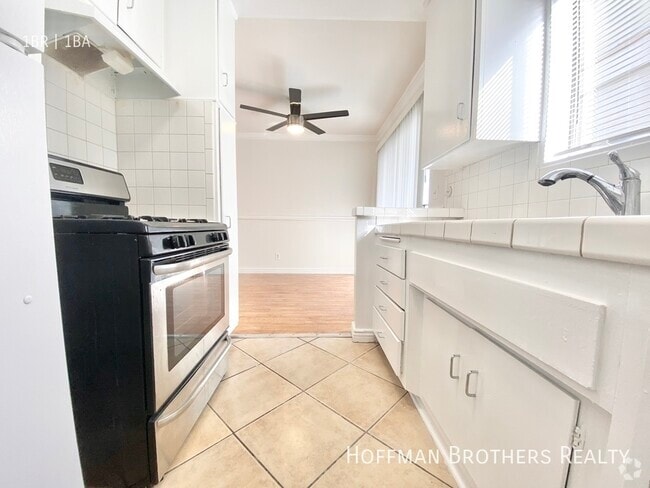Building Photo - 5728 Camellia Ave Unit 201 Rental