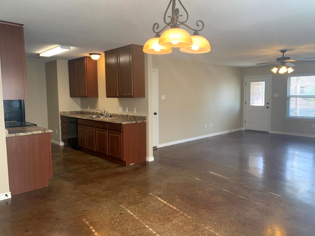 Photo - 5209 Graceland Dr