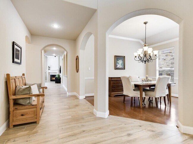 Photo - 310 Glen Hollow St