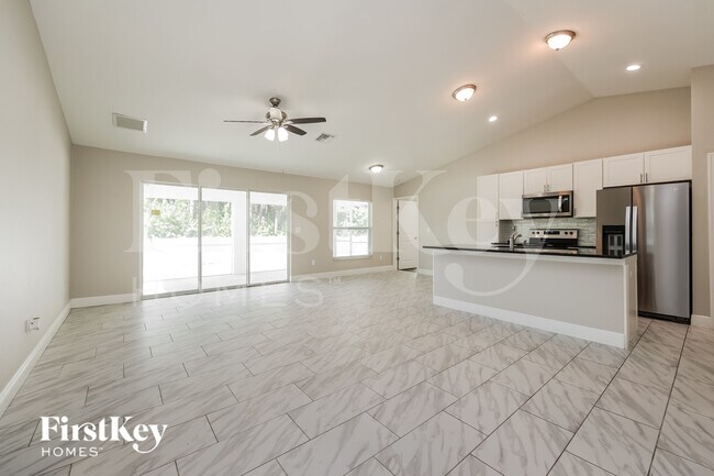 Photo - 2718 26th St W