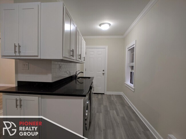 Photo - 839 W Cornelia Ave Unit 837.5-1N