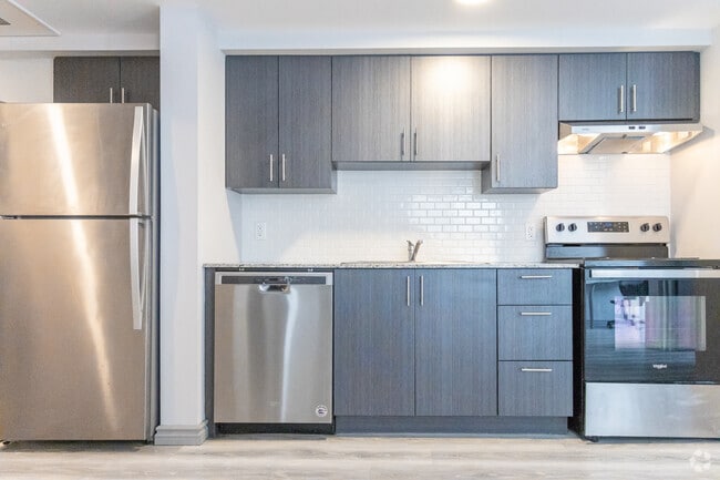 2BR, 2BA - 767SF - Kitchen