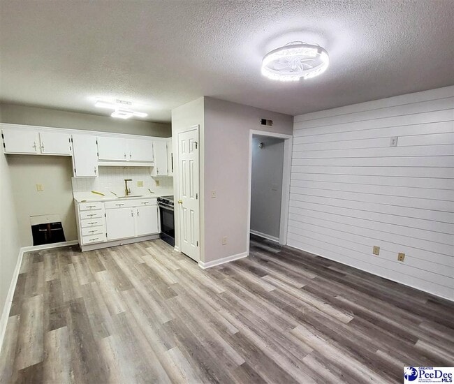 Photo - 307 W Rollins St